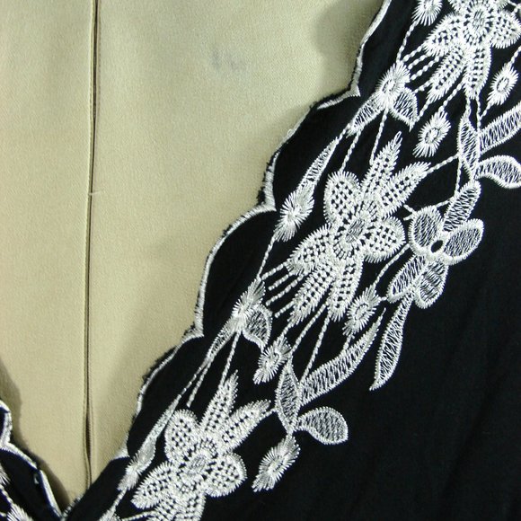 Black W/White Embroidered Floral Dress Tunic Top S - Picture 6 of 15